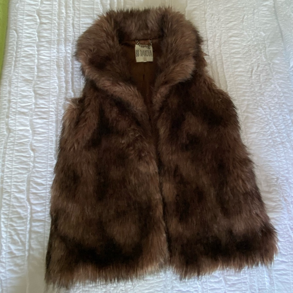 PERFECT CONDITION Faux Fur Vest with Pockets!